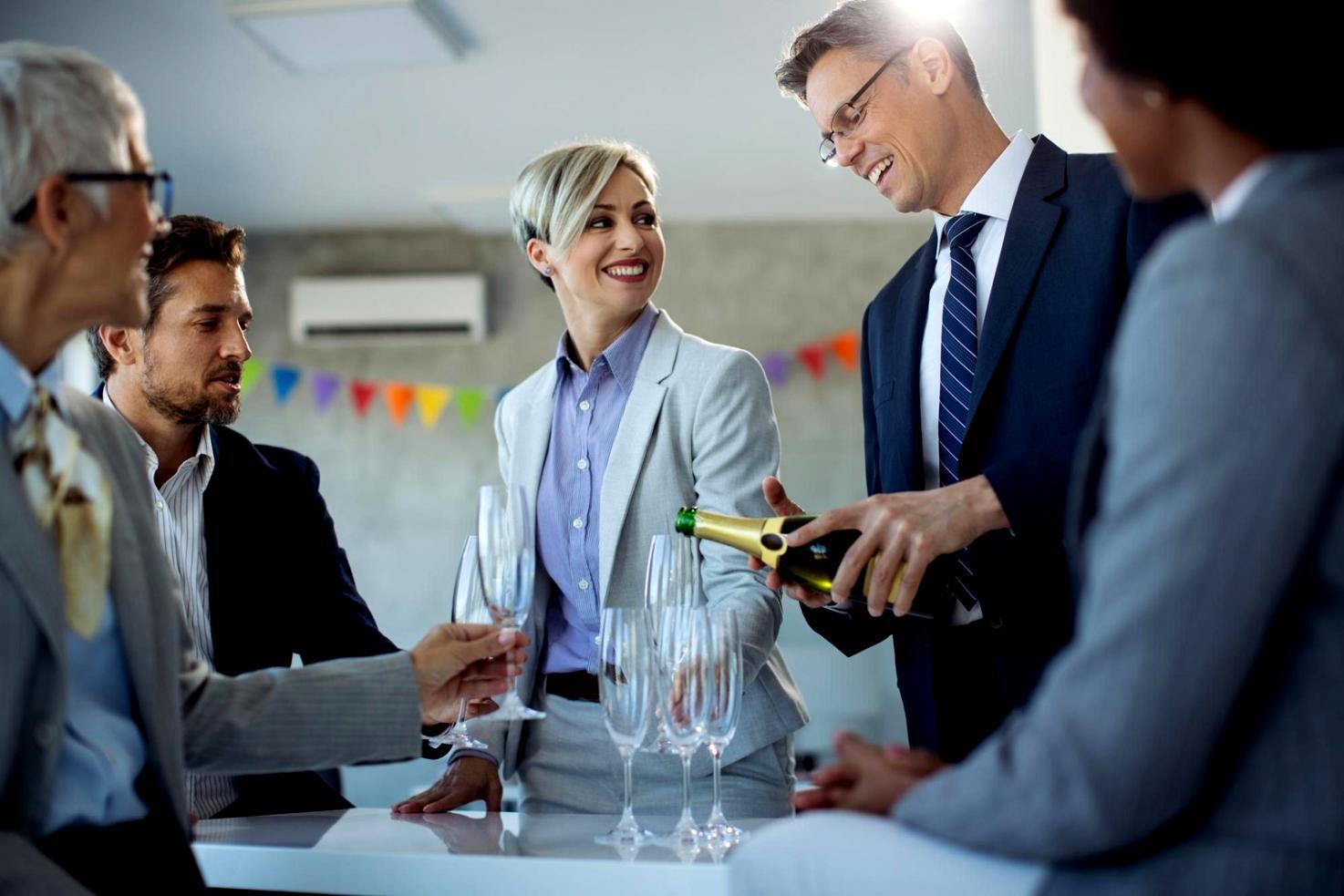 Análisis financiero en acción mostrando gráficos y datos empresariales